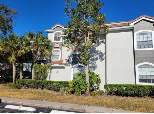 Building Photo - 14037 Fairway Island Dr Rental