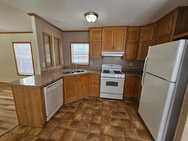 Building Photo - 4 Arbor Pl