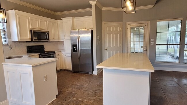 Photo - Beautiful 3 bedroom with large fenced yard & conveniently located