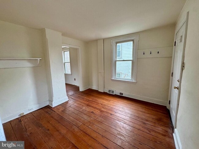 Building Photo - 617 South Ave