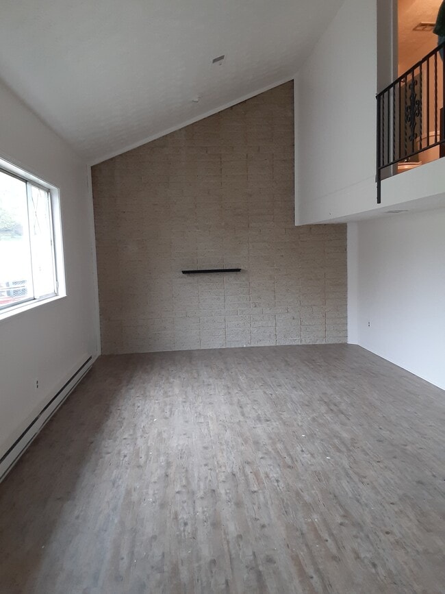 Building Photo - 80 S Roanoke Ave Unit 82