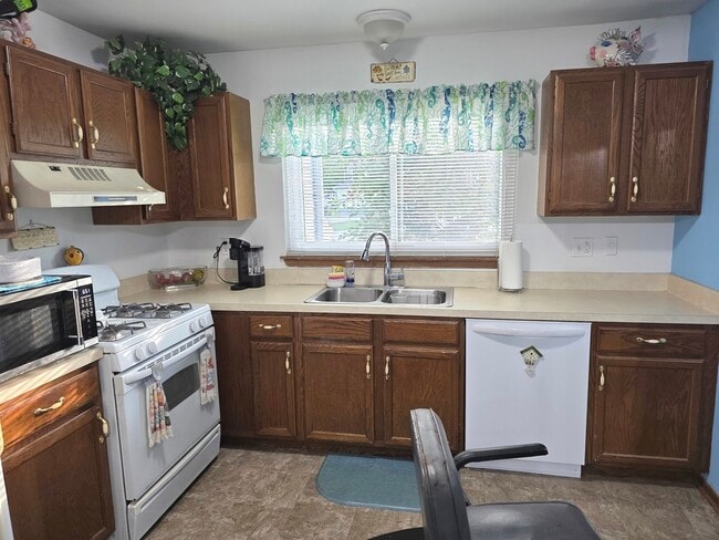 Photo - 951 Glouchester Cir Unit 0