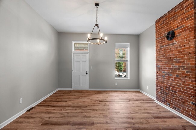 Building Photo - Fully Renovated 2BR in Historic Soulard | In-Unit Laundry | Off-Street Parking Unit 2403 1FL