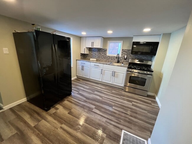 Building Photo - Ohio Ave, Trenton, NJ well-maintained 3-bedroom, 1-bath home