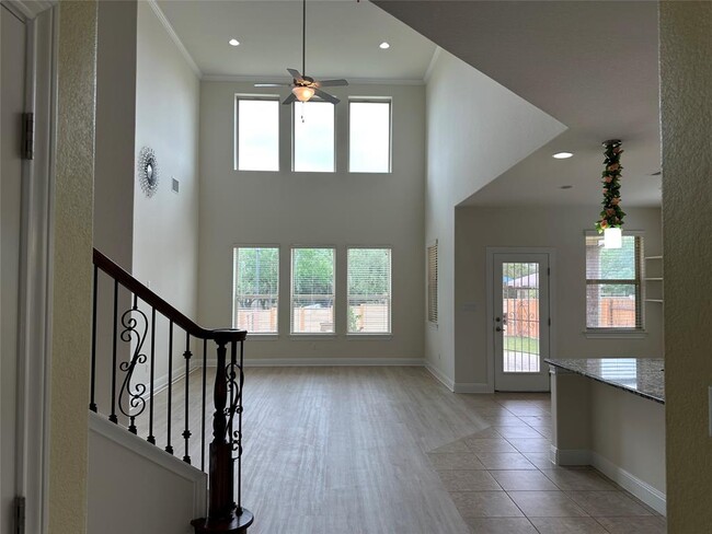 4237 Privacy Hedge St