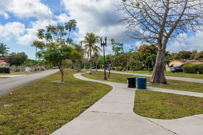 Photo - 1301 NE 153rd St