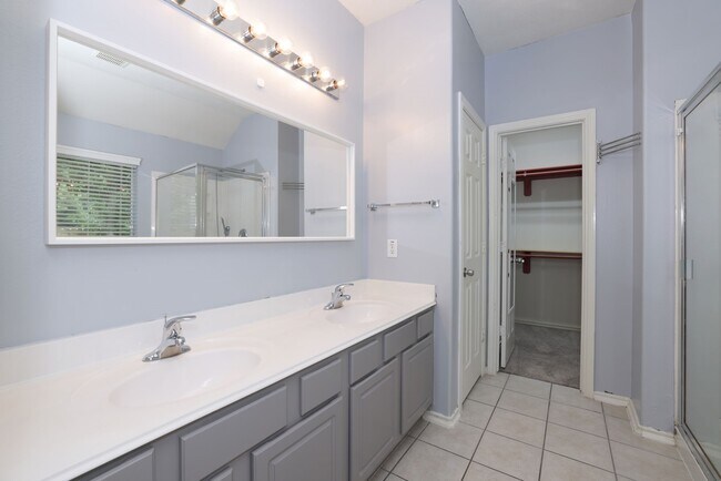 Photo - 7 N Regan Mead Cir