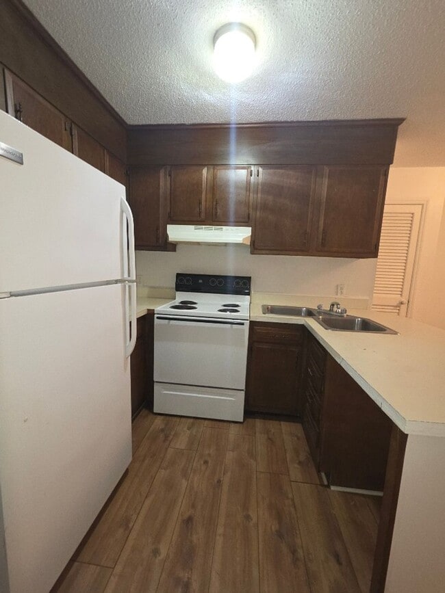 Photo - 200 S Linwood Ave Unit Apt D