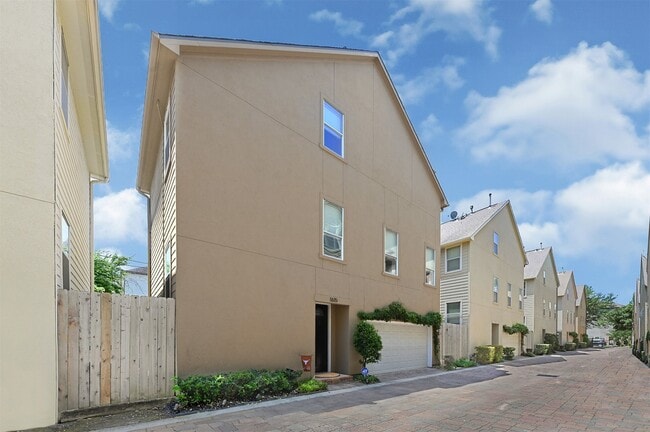 Building Photo - 1615 Johnson St Rental