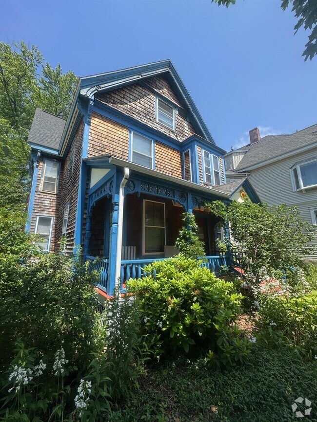 Building Photo - 94 College Ave Unit #2 Rental