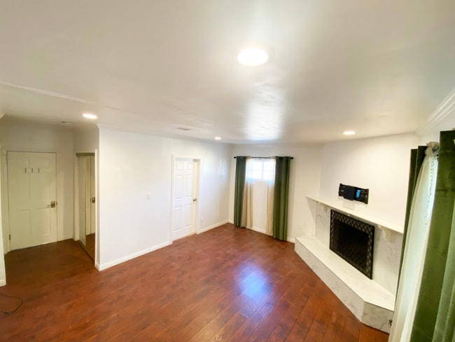 Photo - 14148 Community St