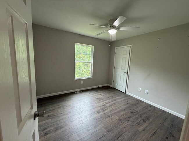 Photo - 842 Lakeway Dr