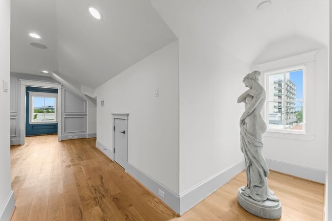 Building Photo - 426 Marshall St