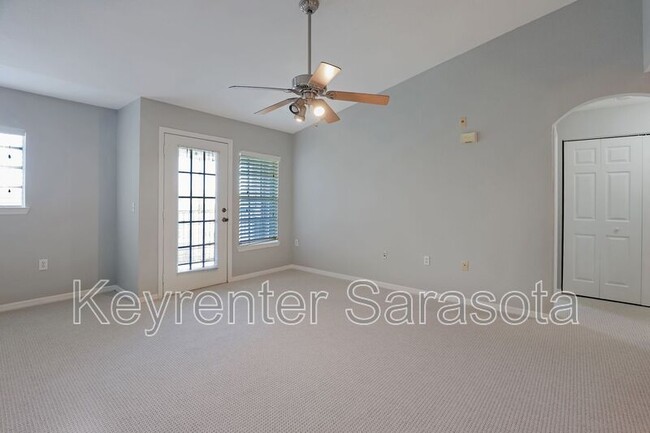 Photo - 8809 Manor Loop