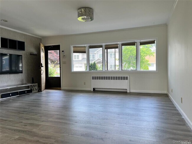 14 Hicks Ave