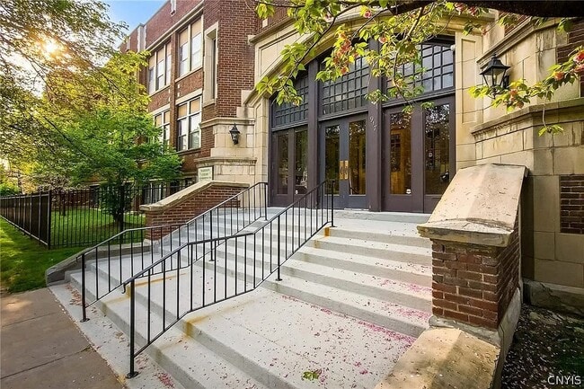 Photo - 917 Madison St