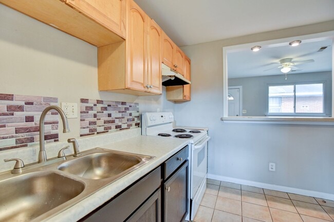 Photo - 511 Stafford St