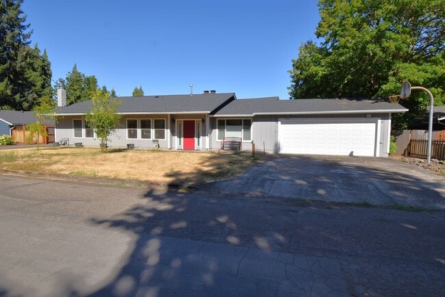 Building Photo - Desirable North Albany home.