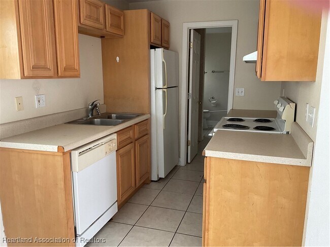 Photo - 2121 Lakeview Dr