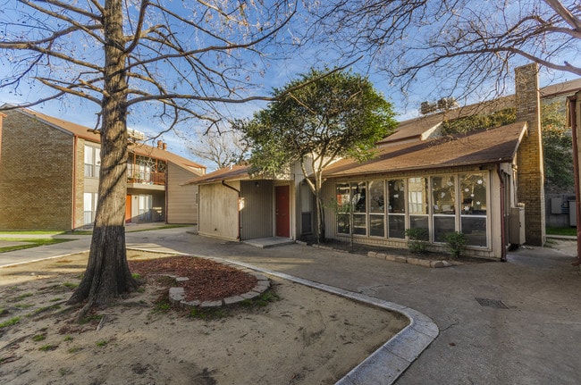 Building Photo - ZZZ - Lakeridge