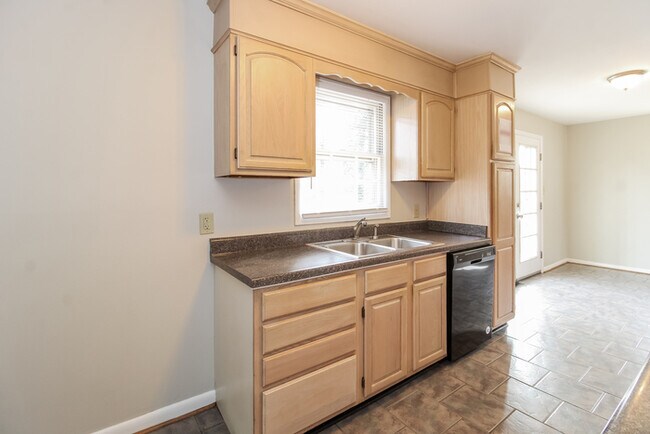 Photo - 310 Anchor Dr