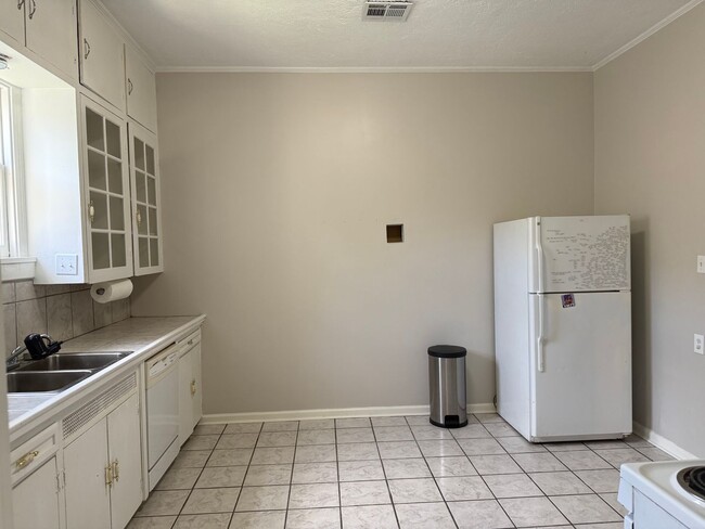 Photo - Rental Available: 427A General Mouton Lafayette