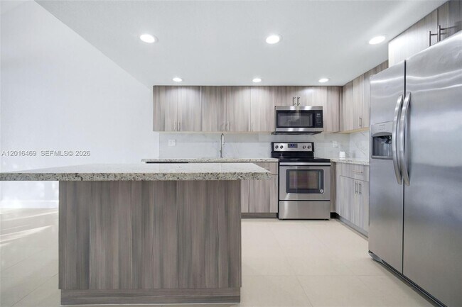 Photo - 10941 N Lakeview Dr