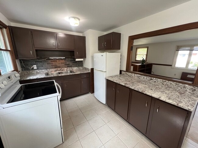 Photo - 12 Saran Ave