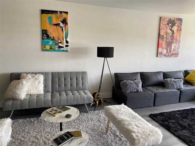 Photo - 3031 NE 51st St Unit 305W