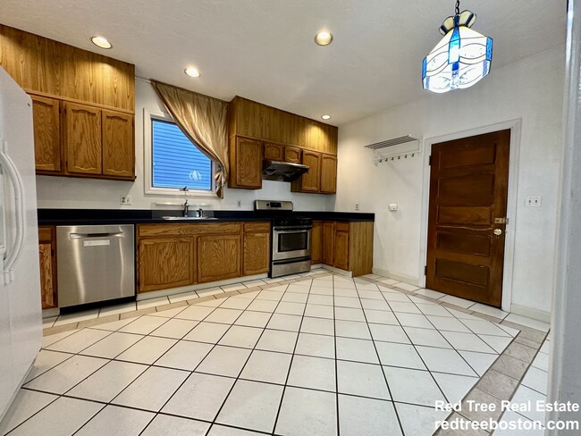 Building Photo - 29 Woodlawn St Unit 1 Rental