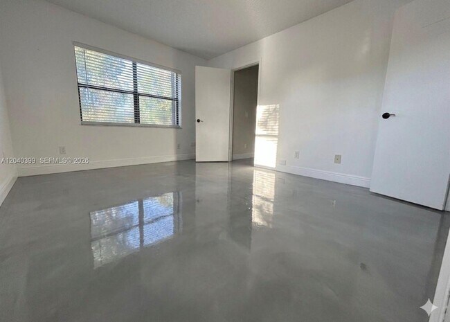 Photo - 10325 NW 11th St Unidad 101