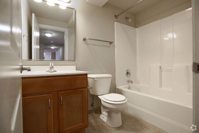 2BR, 1BA - 977 SF