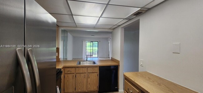 Building Photo - 880 NE 207th Terrace Unit 104-10