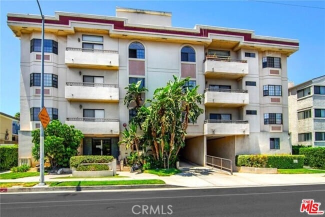 Building Photo - 5319 Lindley Ave Unit 303 Rental