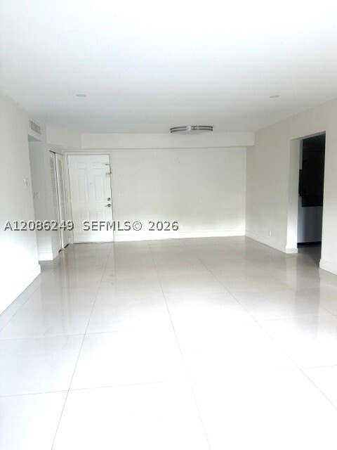 Building Photo - 18111 NW 68th Ave Unit I105