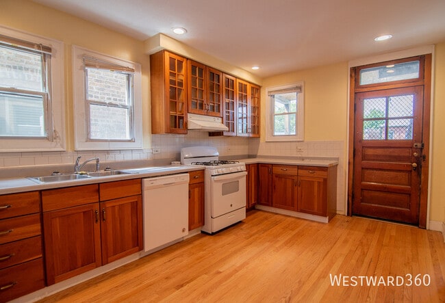 Photo - 5944 N Artesian Ave Unit 2