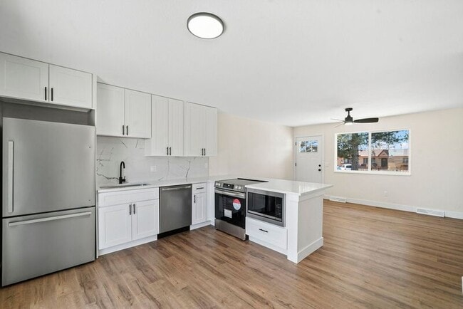 Photo - 6364 Julian St