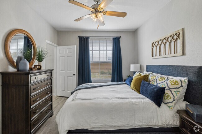 B4 2BR, 2BA - 928SF