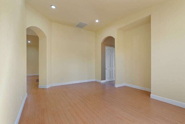 Photo - 2621 Mysin Way