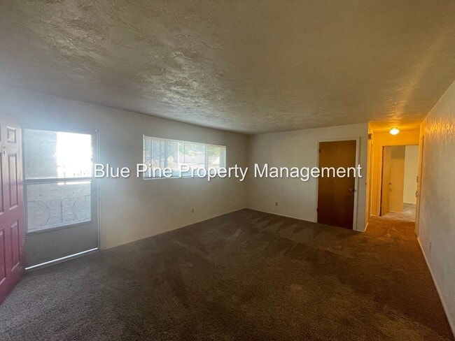 Photo - 1680 Calkins Ave Unidad 3