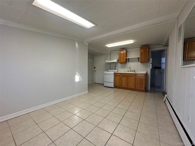 Building Photo - 3 Maple Pl Unit 2 second floor