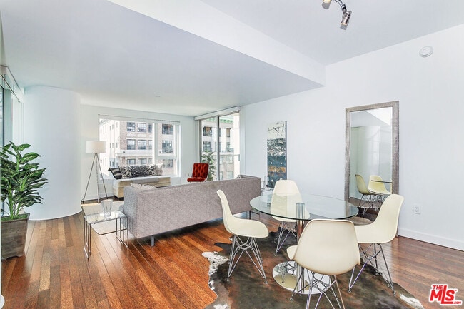 Building Photo - 6250 Hollywood Blvd Unit 11N