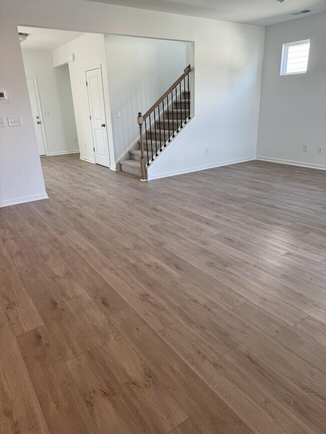 Photo - 329 Canonbury Dr