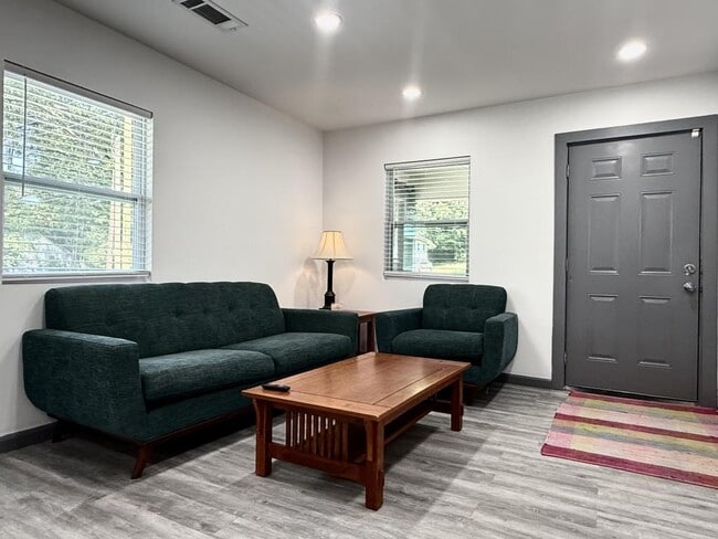 Photo - 1477 Olive St SW