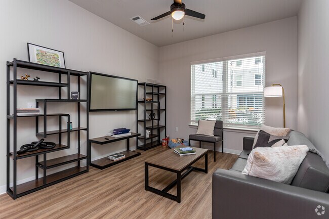 4BR, 4BA - 1,347SF - Living Room