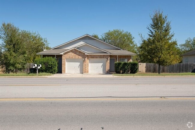 Building Photo - 2300 S Bagdad Rd Rental