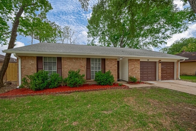 Building Photo - 1612 Sleepy Hollow Dr Rental