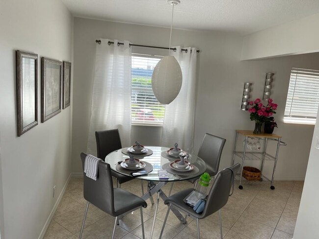 Building Photo - 148 Tuscany B Unit B Rental