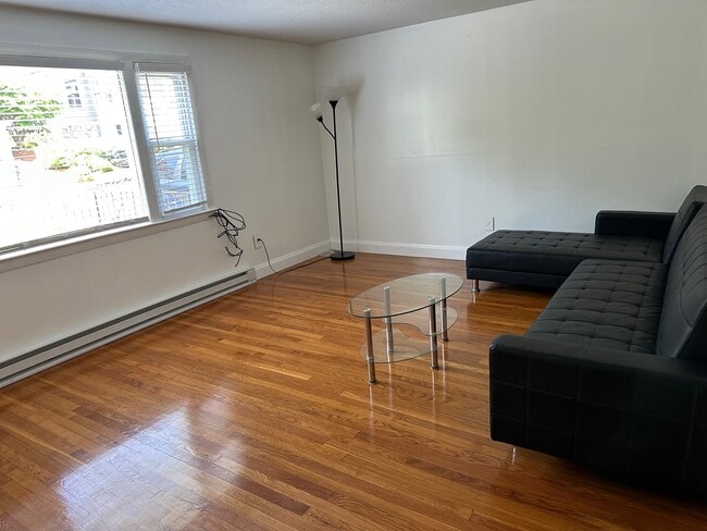 Photo - 6 Gloucester St Unit 2 bedrooms