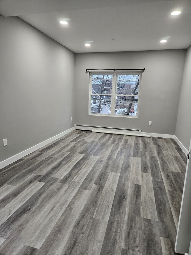 Building Photo - 32 Irving St Unit 1 Rental